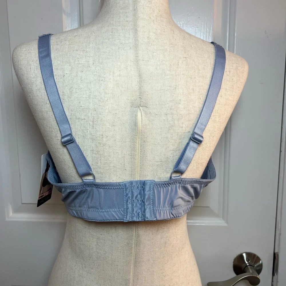Lace Trim‎ Satin Blue Bra Size 42D